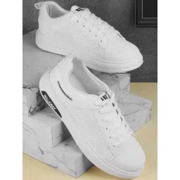 Walkway Men's White Casual Sneakers