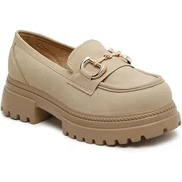 Woman's Casual Shoes || 1820