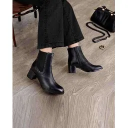 Women Ankle-Length Boots with Faux leather upper