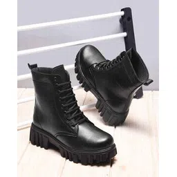Women Ankle-Length Boots with Lace Fastening