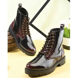 Women Ankle-Length Boots with Lace Fastening