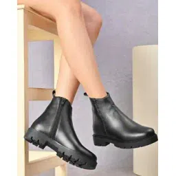 Women Ankle-Length Boots with Zip Fastening