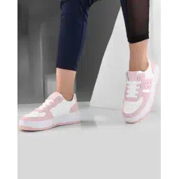 Women Low-Top Lace-Up Casual Shoes