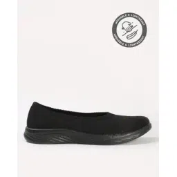 Women Low-Top Slip-On Walking Shoes