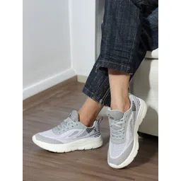 Women Mesh Flyknit Technology Lace-Up Sports Shoes Running Shoes For Women