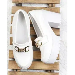 Women Regular Fit Booties with Round Toes