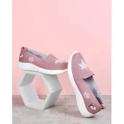 Women Regular Fit Slip-On Sports Shoes