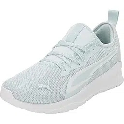 Women Robbin Sneaker