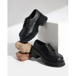 Women Round-Toe Lace-Up Casual Shoes