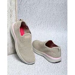 Women Round-Toe Slip-On Walking Shoes
