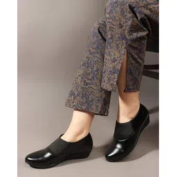 Women Slip-On Casual Shoes 