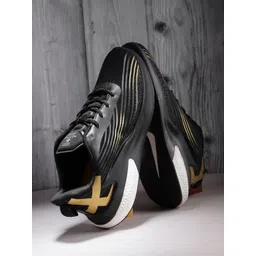 WROGN ACTIVE Men Striped Training Shoes