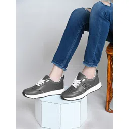 XE Looks Women Textured Lightweight Sneakers