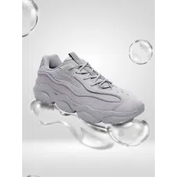 Xtep Men Vintage Street Style Textured Sneakers