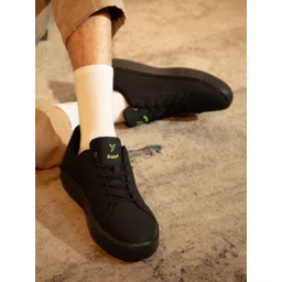 YOHO Men Blinc Hands Free Sneakers