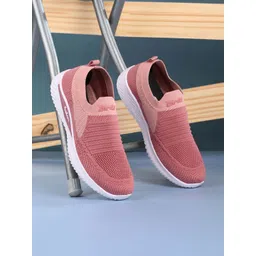 ZENG Women Textured Slip-On Sneakers