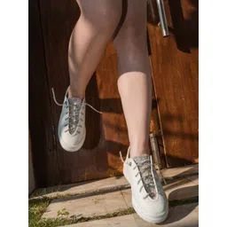 ZORI WORLD Women Embellished Contrast Sole Lace-Ups Sneakers